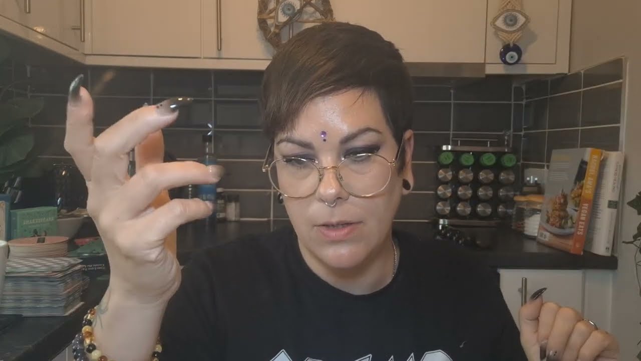 RED FLAG SIGN: Listen VERY carefully to this advice. Spirit guides be saving you from trouble!🚩🚩🚩