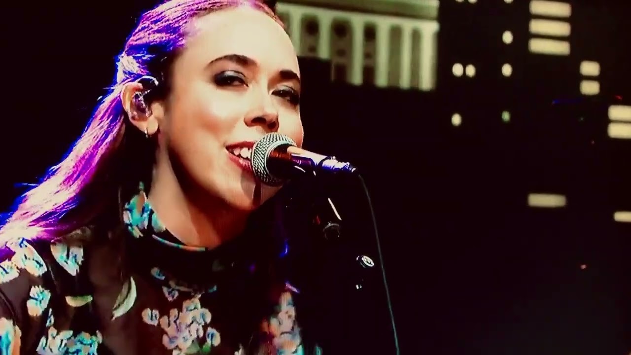 Sarah Jarosz - Johnny (LIVE)