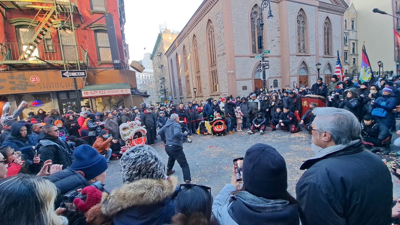 Wow! 立春醒獅日- 洪門武術真功夫表演! Real Kung Fu performance in Lion Dance Parade. /紐約洪青體育會醒獅團/  2023