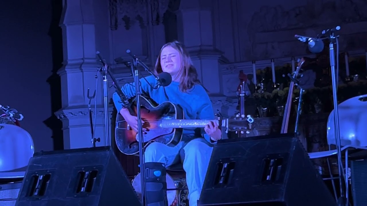 Nora Brown at the Brooklyn Folk Festival 2023
