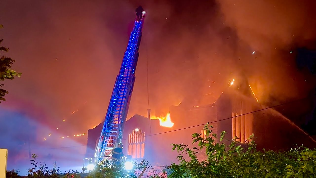 ⁴ᴷ City of Philadelphia BOX: 5710 2ND Alarm Abandoned Church & Building Fire With Roof Collapse. 