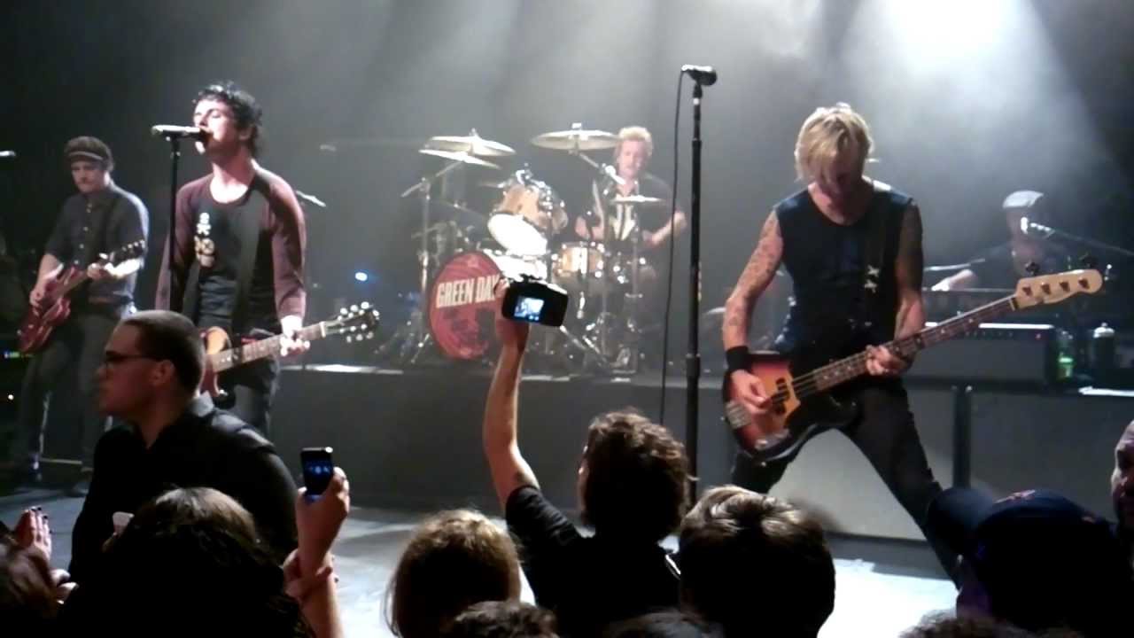 Green Day - Wake Me Up When September Ends (Nokia & AT&T) 15th Sept 2012