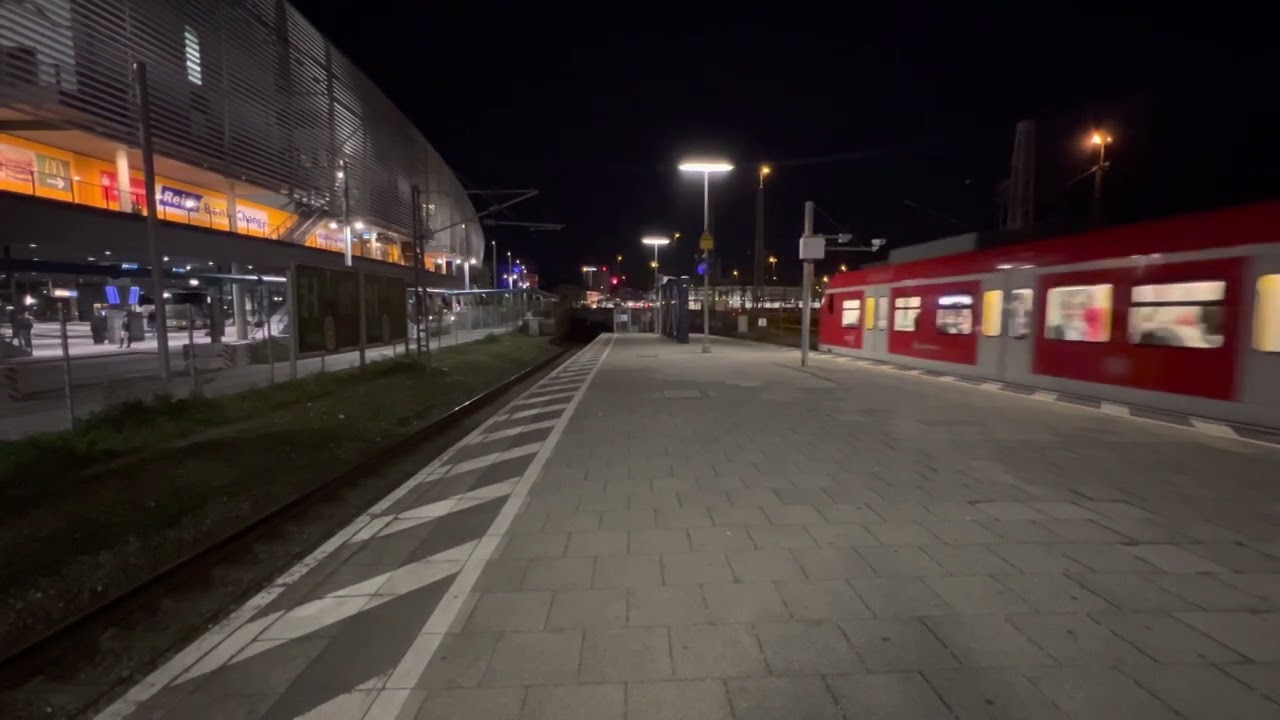 S-Bahn München Oktoberfest 2022 mit  Makro       München Hackerbrücke.
