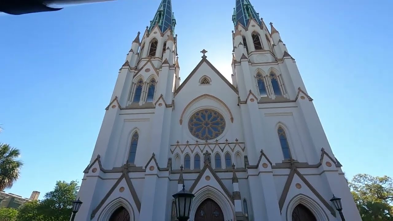 Sightseeing with Old Town Trolley Tours in Savannah Georgia