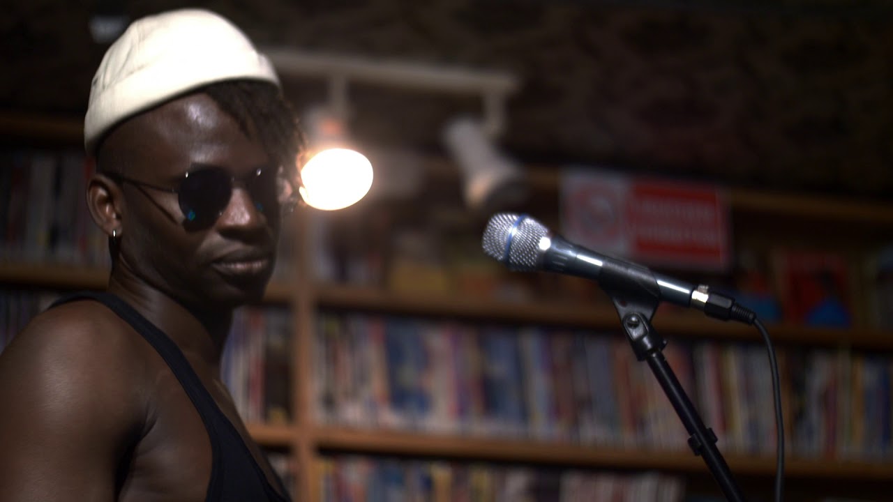 Wayne Snow sings 'Johnny and Mary' by Robert Palmer — Cassette Head Sessions