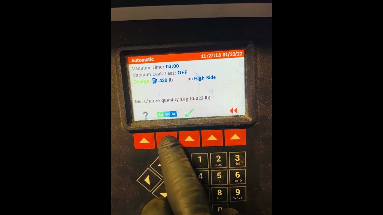 Como recargar el sistema de aire acondicionado a/c usando máquina automática