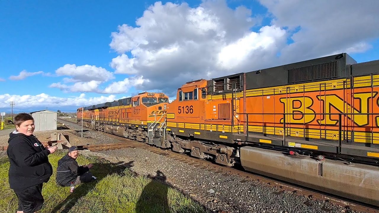 The BNSF7574 East thru Binney JCT! Marysville CA  🔥