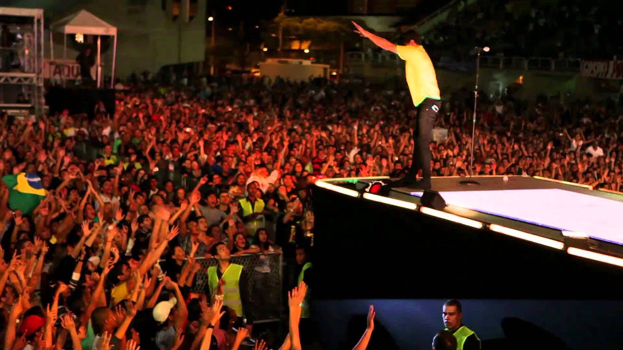 Billy Danger stage dive fail (part 1)