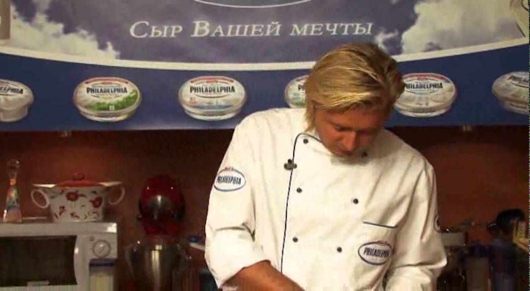 Салат из курицы с соусом из сыра Филадельфия