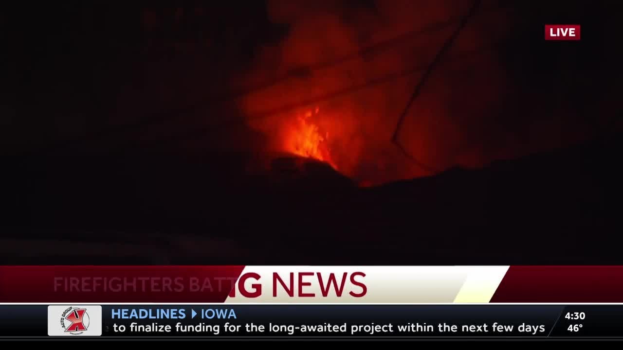 Crews battle house fire on Des Moines' south side