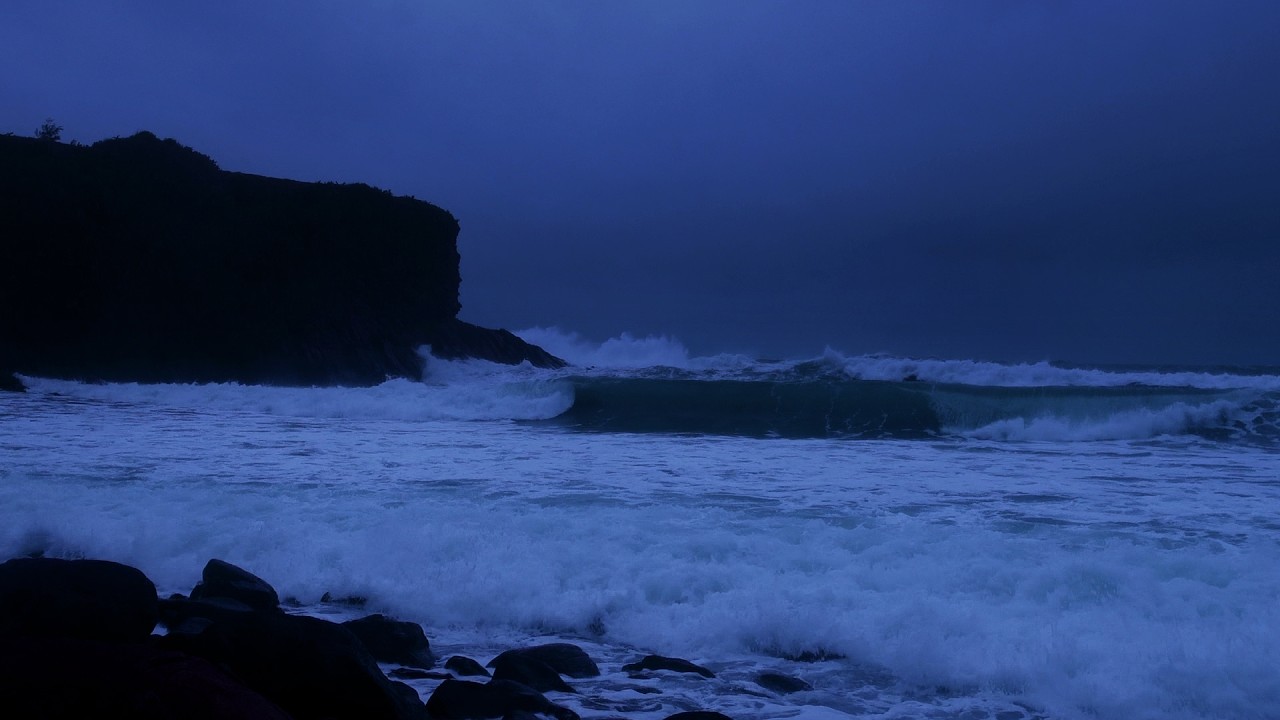 Dark Ocean Waves at Night - Continuous Big Waves with Gentle Sound for Deep Sleep All Night