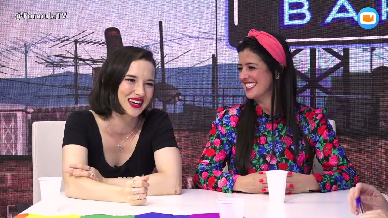 Reencuentro de MAITINO con Ylenia Baglietto y Aria Bedmar en 'Tele de Barrio'.