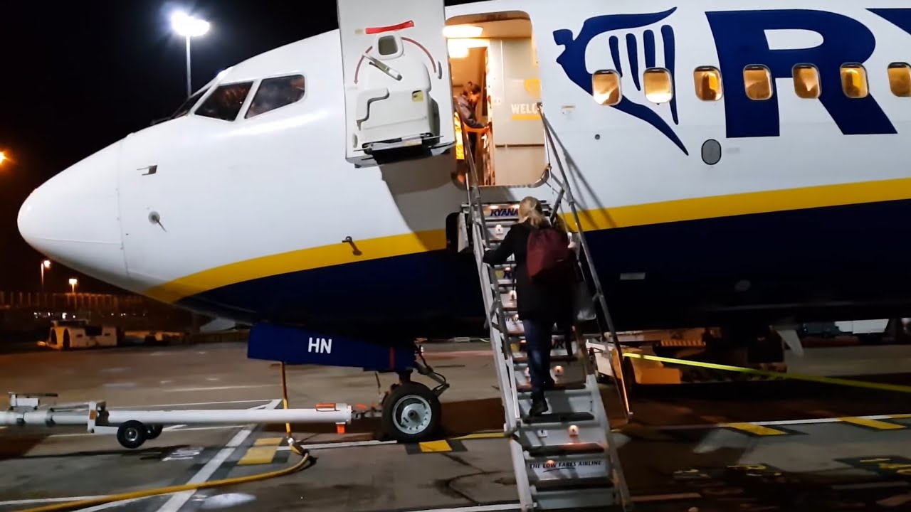 [TRIPREPORT] Windy Go-around! | Manchester - Hamburg | Ryanair 737-800