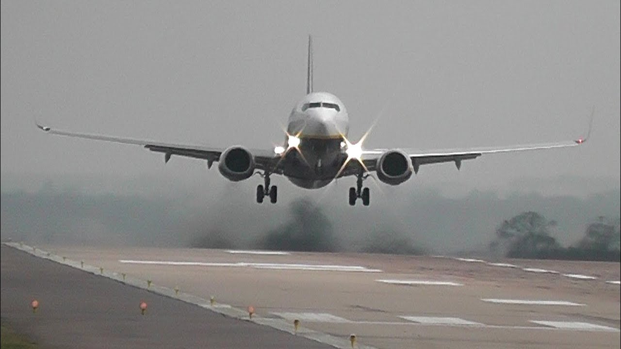 ryanair 737-800 base training East Midlands Airport