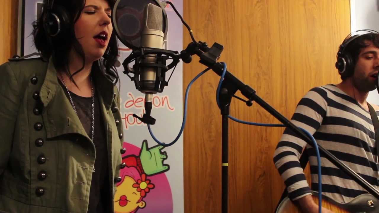 NewMusicSocial Live: OneGirlOneBoy - Cut Me Deep & Run