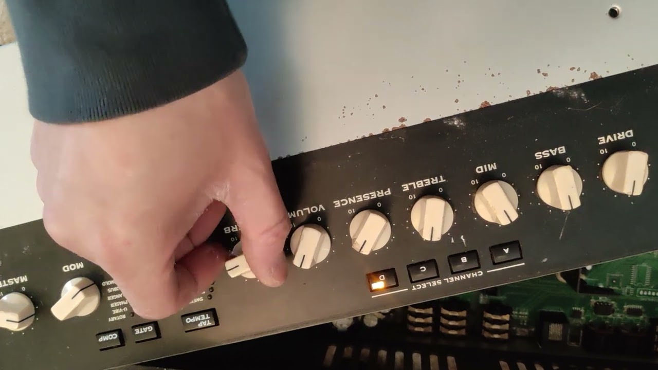 Line 6 Flextone 3 XL weird oscillation and blocking distortion issues