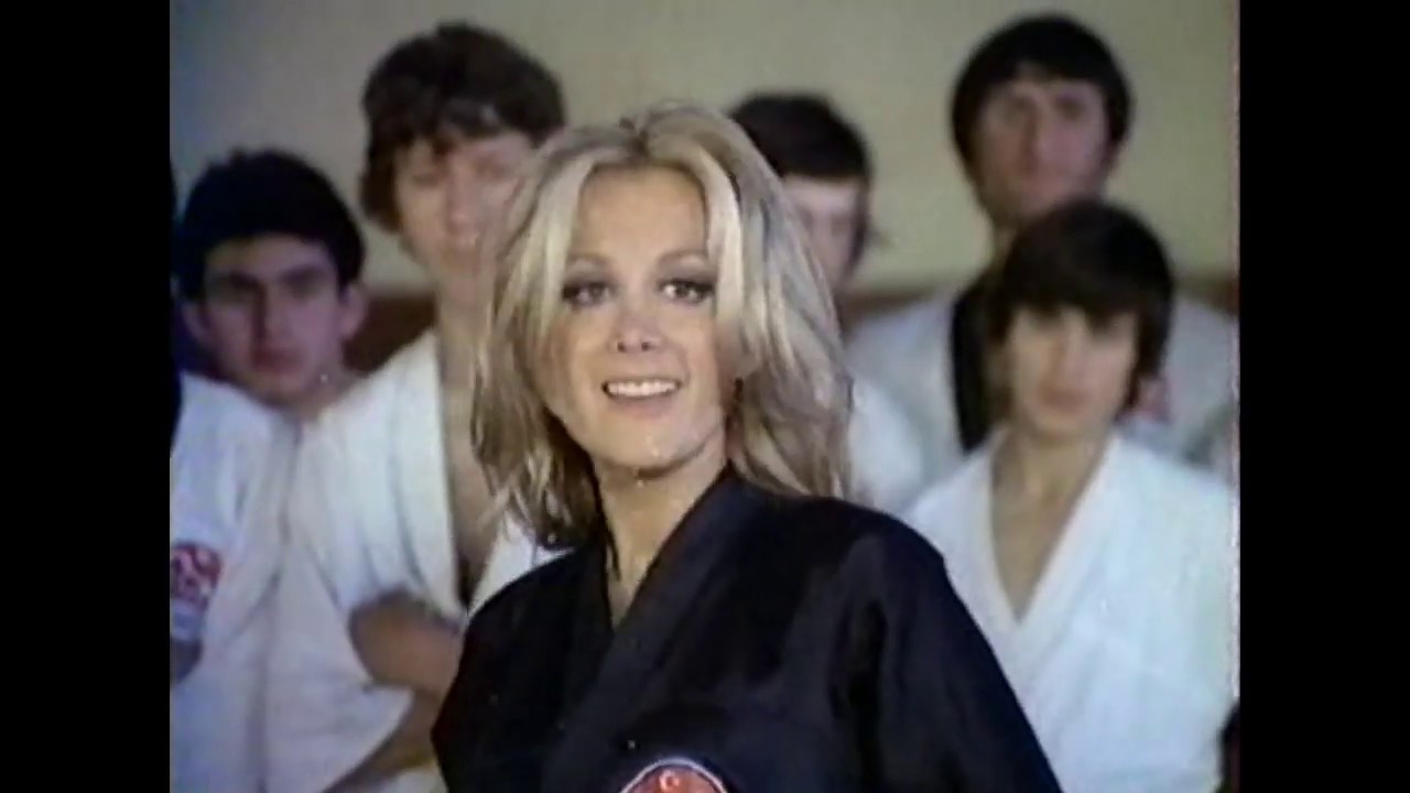 Girls can fight! 'Karate Girl' (1973)