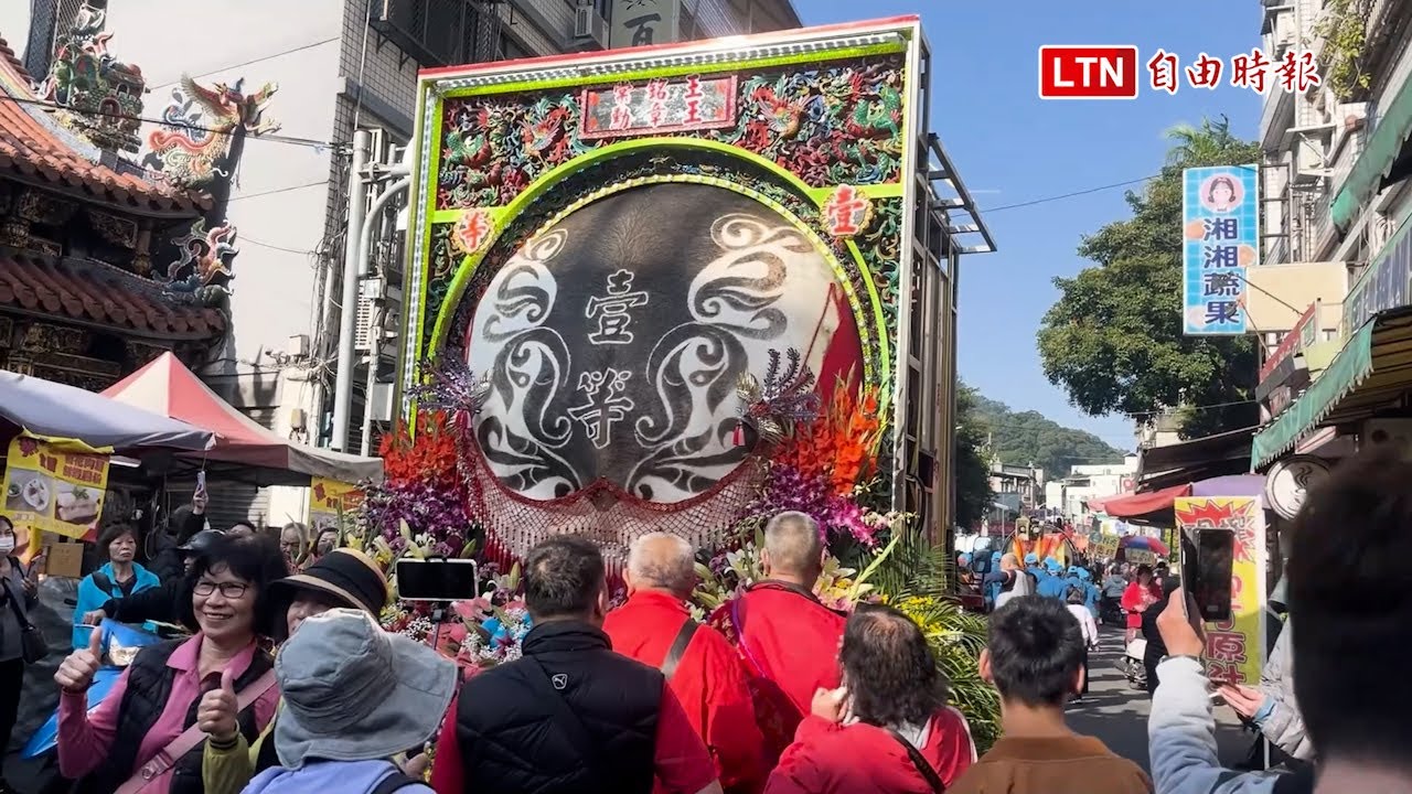 三峽神豬祭典熱鬧登場 祖師廟人潮洶湧搶拍