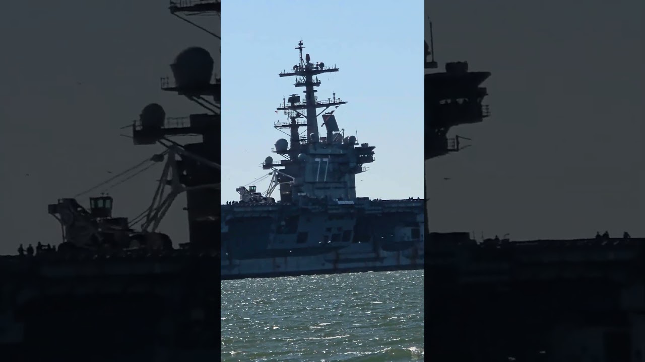 Super Aircraft Carrier: The USS George H.W. Bush (CVN-77) in all its glory! #PowerfulFleet #USN