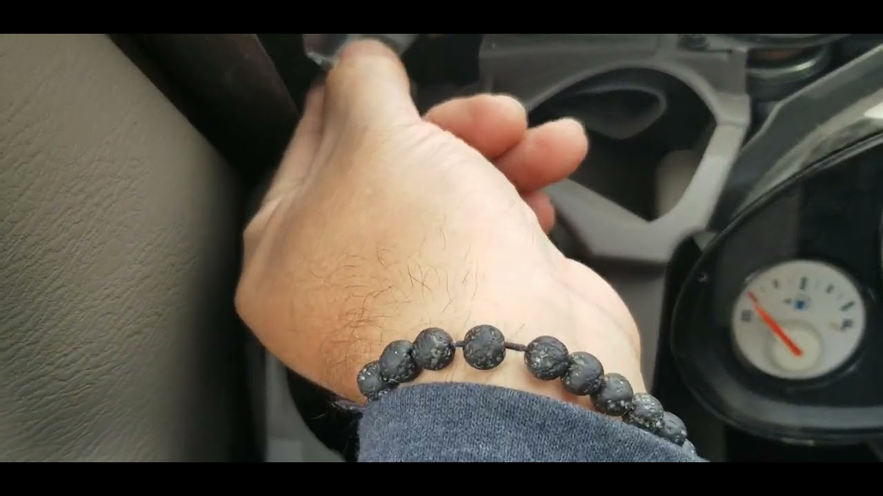 Como cambiar las luces del tablero de un jeep liberty 2004 2da  parte.