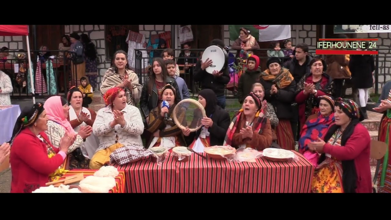 La troupe de chant At Bughardan Assi Youcef Daïra de Boghni