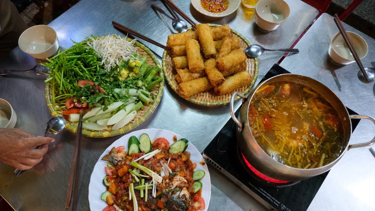 Les recettes de Thi Bang Trinh à Ho Chi Minh 🇻🇳 Canh chua, Chả Giò Hải Sản, Cá chim sốt cà