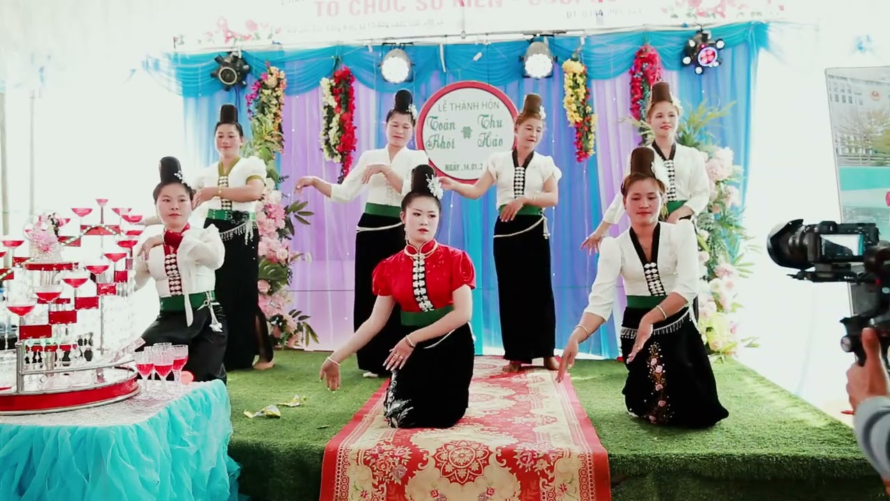 ĐỘI MÚA GIA ĐÌNH