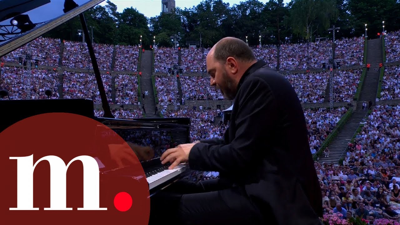 Kirill Gerstein performs Rachmaninov's Piano Concerto No. 2 in C Minor, Op. 18 at Waldb&uuml;hne 2022