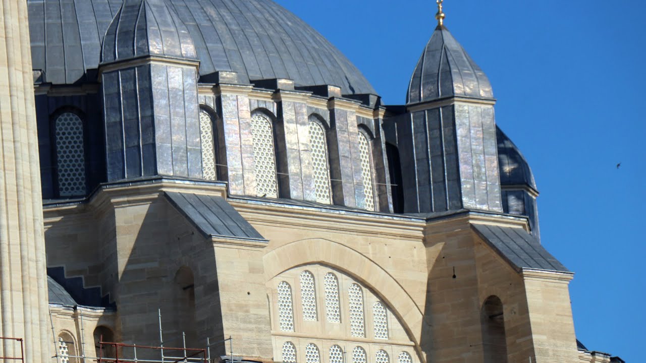 Restorasyondaki Selimiye Camisi'nin 594 penceresi yenilendi