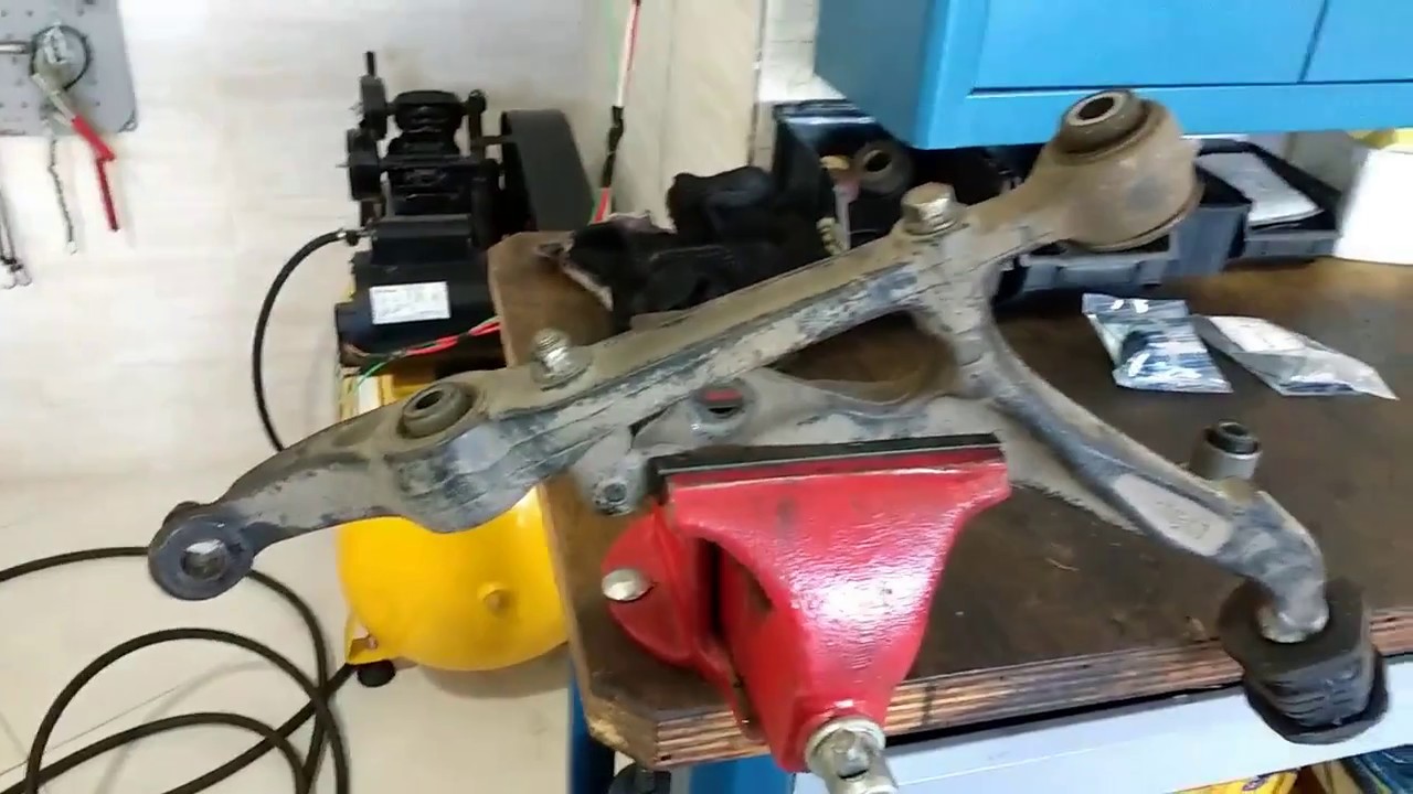 Honda Civic 1996 a 2000 - Como Trocar as Buchas da Bandeja Inferior Dianteira