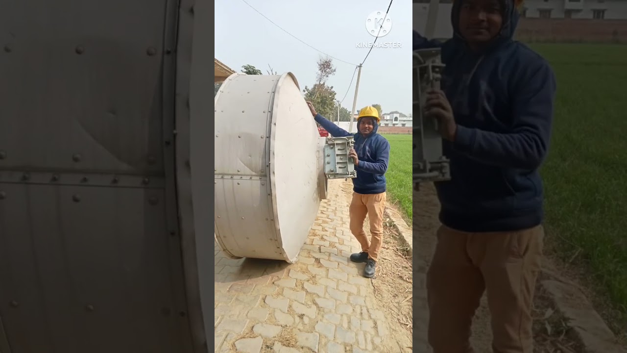 mobile tower ke maicrowave antenna dismental karte hue technician