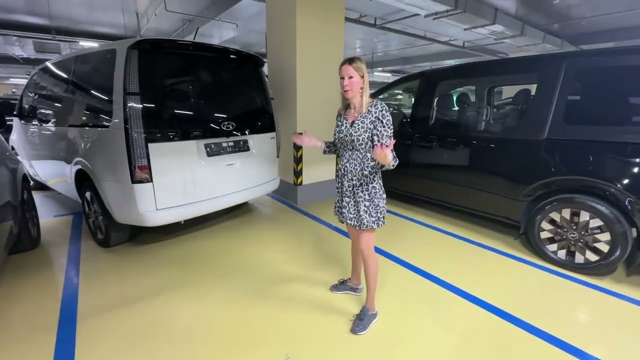 Дизельная Hyundai Staria. Лиса рулит