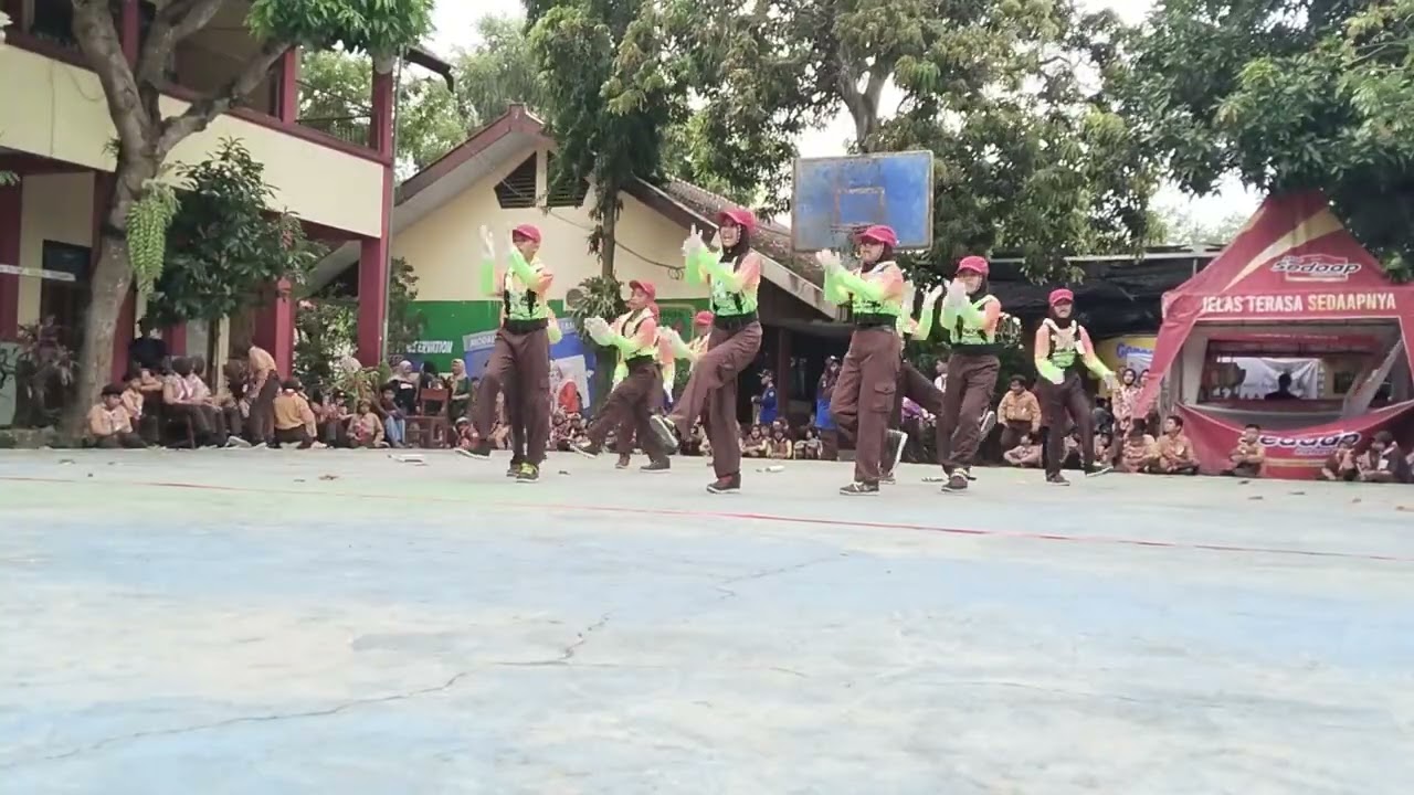 CLEAN UP THE WORLD | SMP 3 LUMAJANG (part 2) 