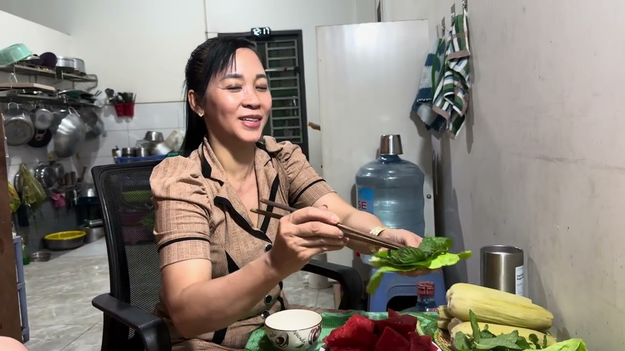 Rằm tháng giêng, phát bún chay, đi chùa thả cá