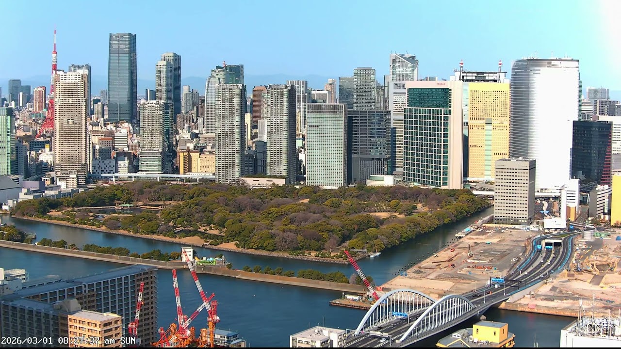 東京ライブカメラ 4K | 港区・築地 | 夕焼けと都心の景色 | 2026-03-01