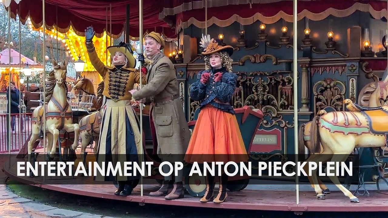 Winter Efteling 2025-2026: Carolling Carousel op het Anton Pieckplein (muzikale act)