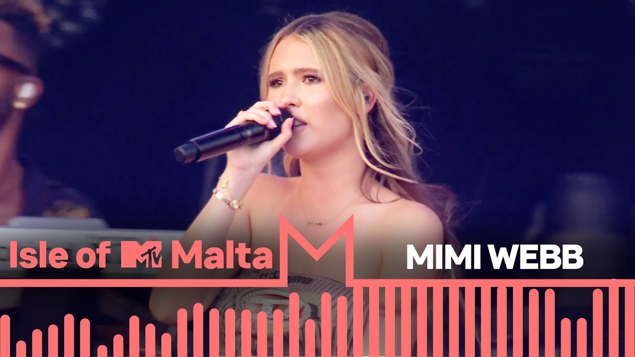 Mimi Webb performs 