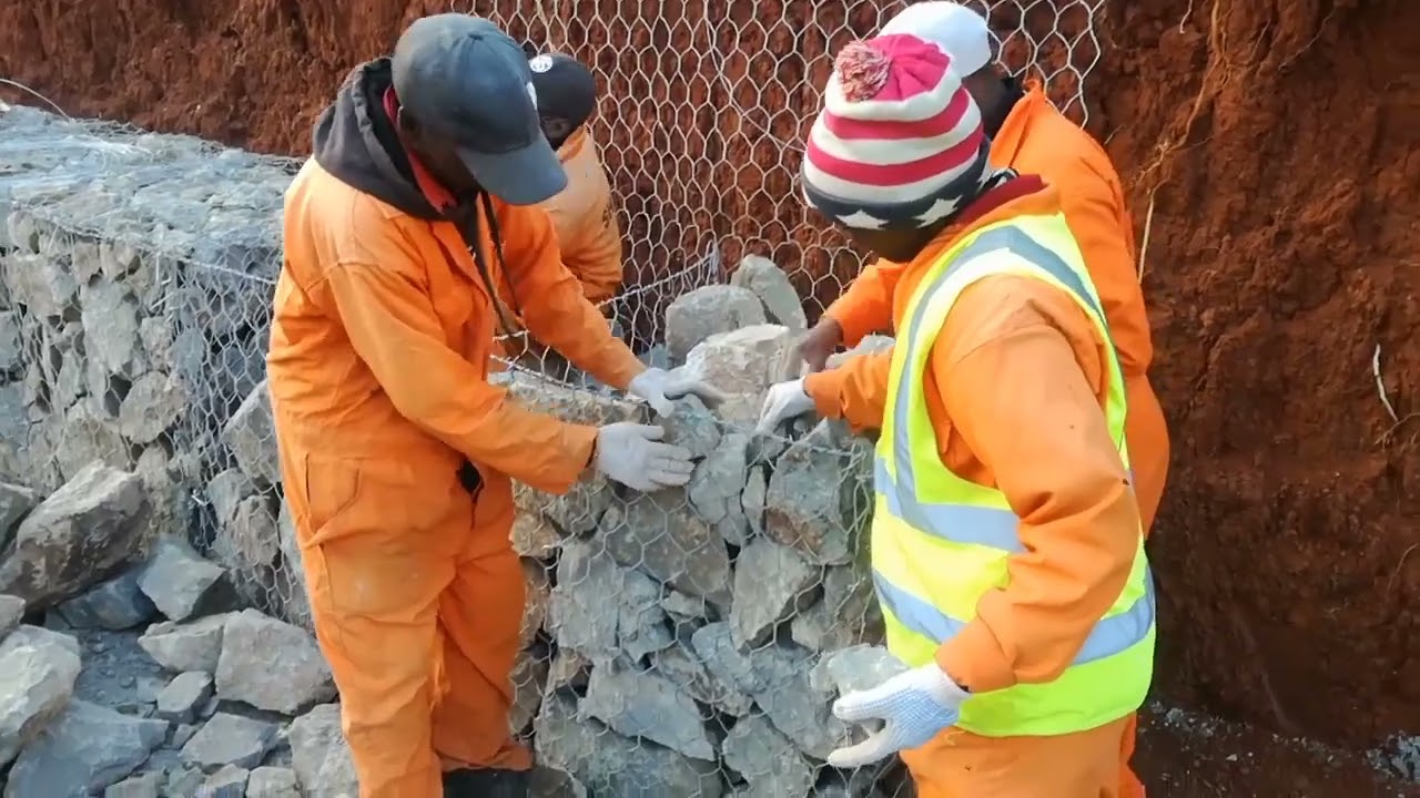 Gabion wall construction//soil erosion control