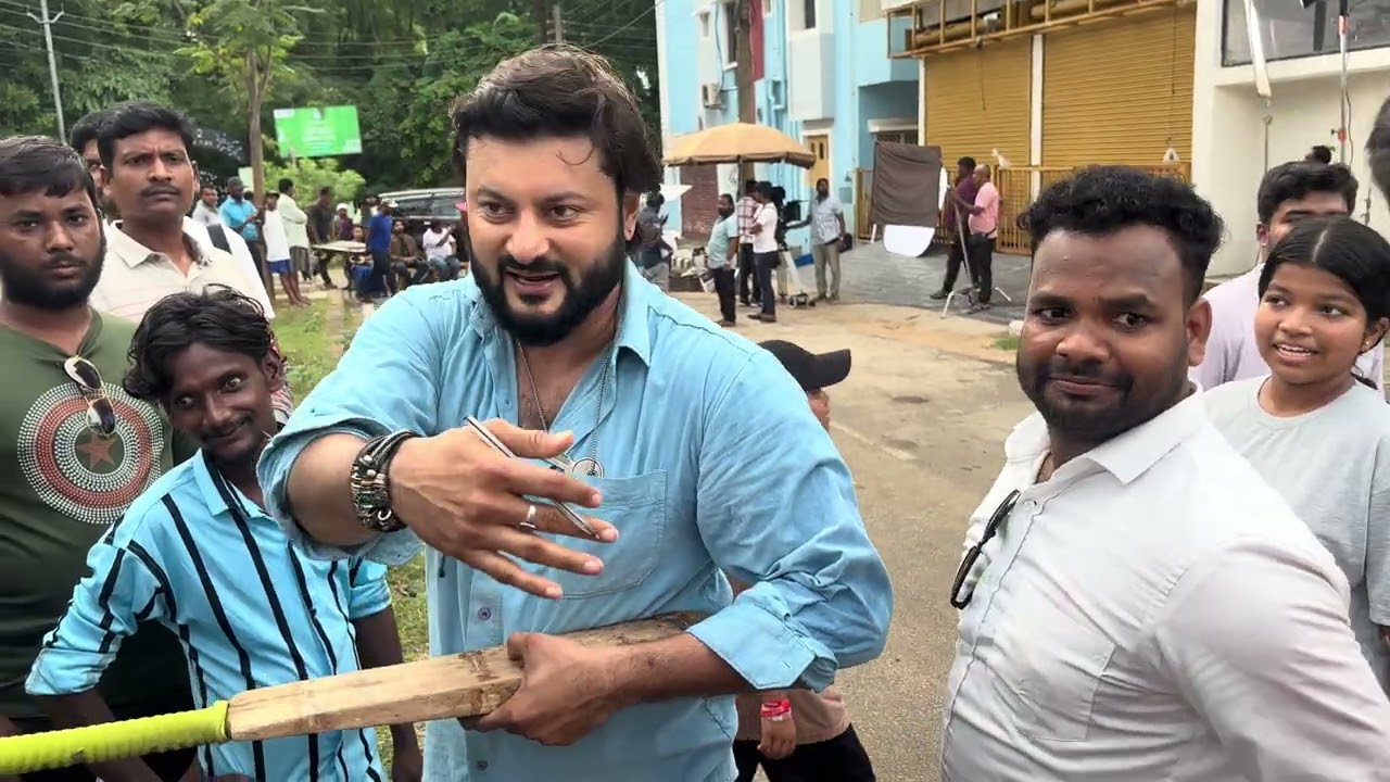 SHOOTING SET RE ￼CRICKET KHELILE SUPERSTAR ANUBHAV MOHANTY BHAI