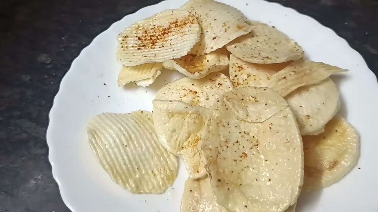 एकदम करारे आलू चिप्स बनाने का आसान तरीका 🔥 #PotatoChips #AlooChips #EasyRecipe #Crunchy #Shorts