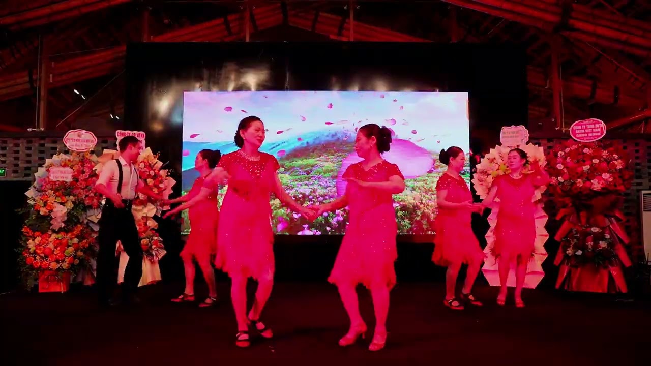 Khiêu vũ Mười Năm Đợi Chờ - Tất niên Thể Thuận Group 2025