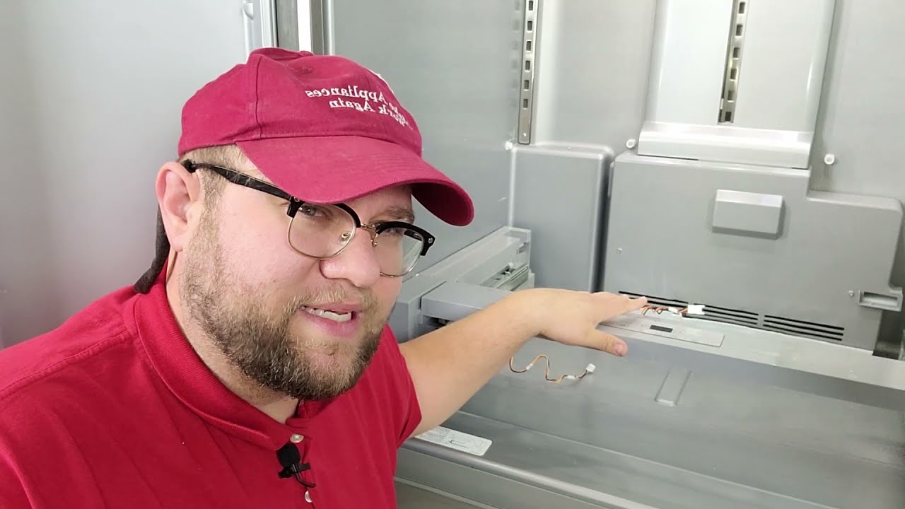 Холодильник KitchenAid не охлаждает и протекает вода, но морозильная камера работает нормально. К...