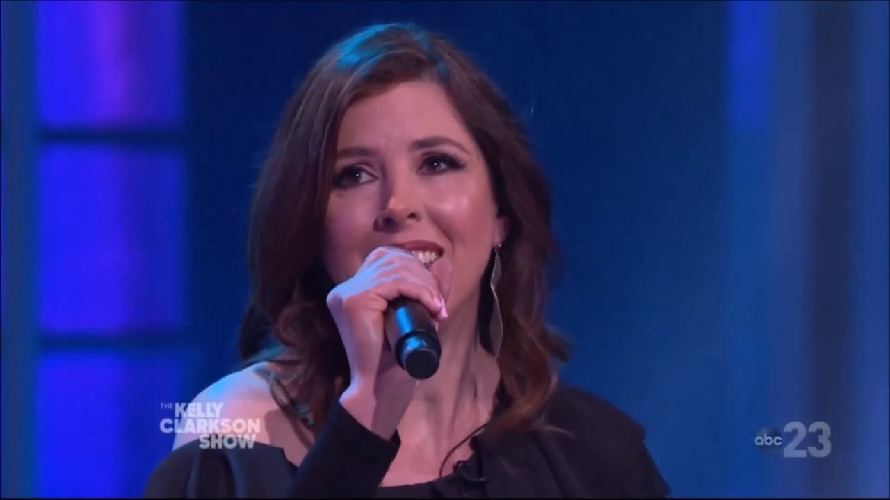 Kelly Clarkson & Wilson Phillips Sing 