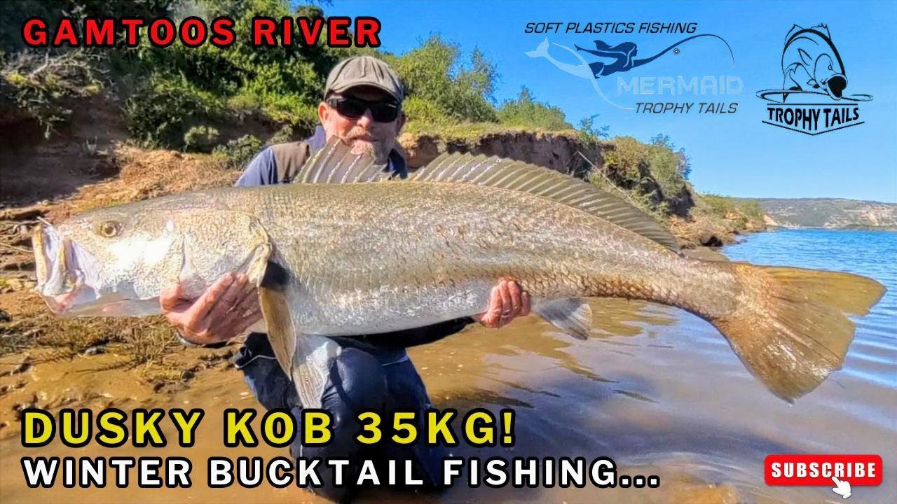 Solo Fishing - Landing a STRONG 35kg Kob taken on a Trophy Tails 1/2oz Bucktail on Gamtoos River!