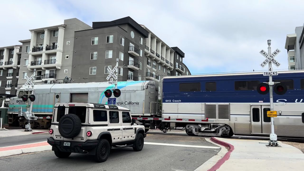 [New Gate LEDs] Amtrak CDTX 90225 NPCU Cabbage Unit Leads Train 581 North, W. Cedar St, San Diego CA