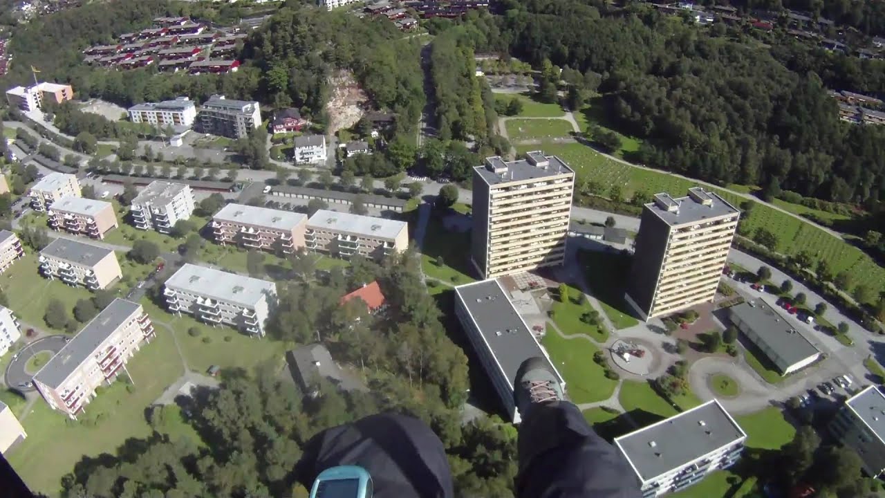 Paragliding from L&oslash;vstakken, Bergen