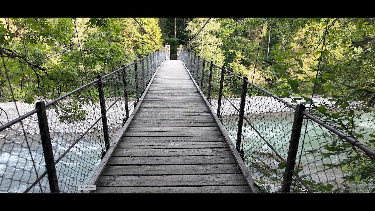 Switzerland walking tour: Chateau-d'Oex Turrian Bridge