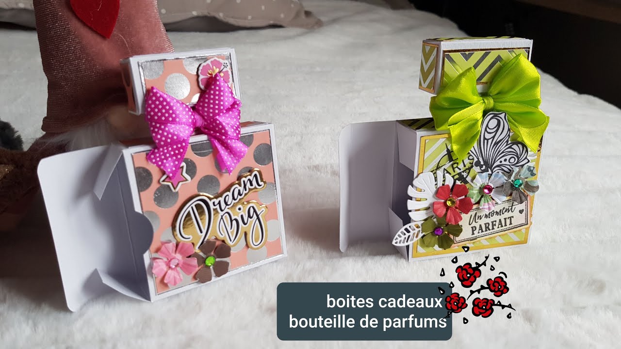 Une petite boite en forme de bouteille de parfum