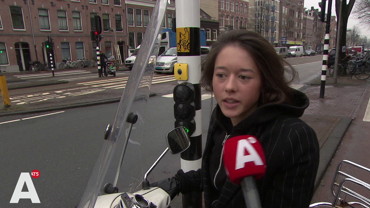 'Scooter naar rijbaan is levensgevaarlijk experiment'