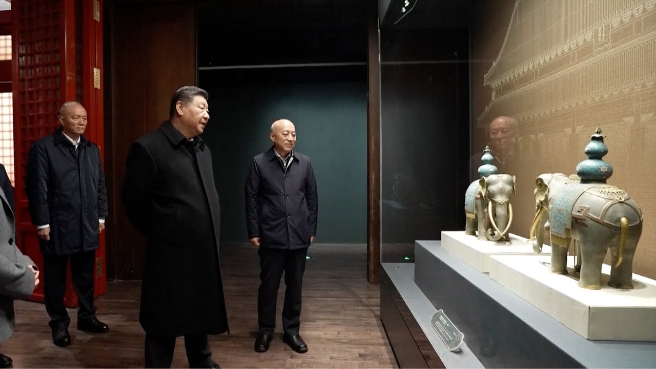 President Xi Jinping visits Palace Museum's centenary exhibition